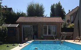 CHALET DU LAC PISCINE à 5 MINUTES DE DISNEY TGV RER
